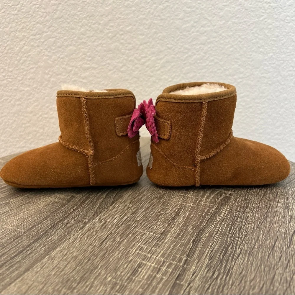 NEW UGG boots camel brown with Pink Bow- size 4/5